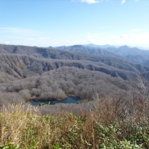 自然を満喫、冬間近な鳥海山・鶴間池！