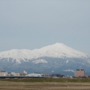 天気の良い日は鳥海山と月山が見れました。